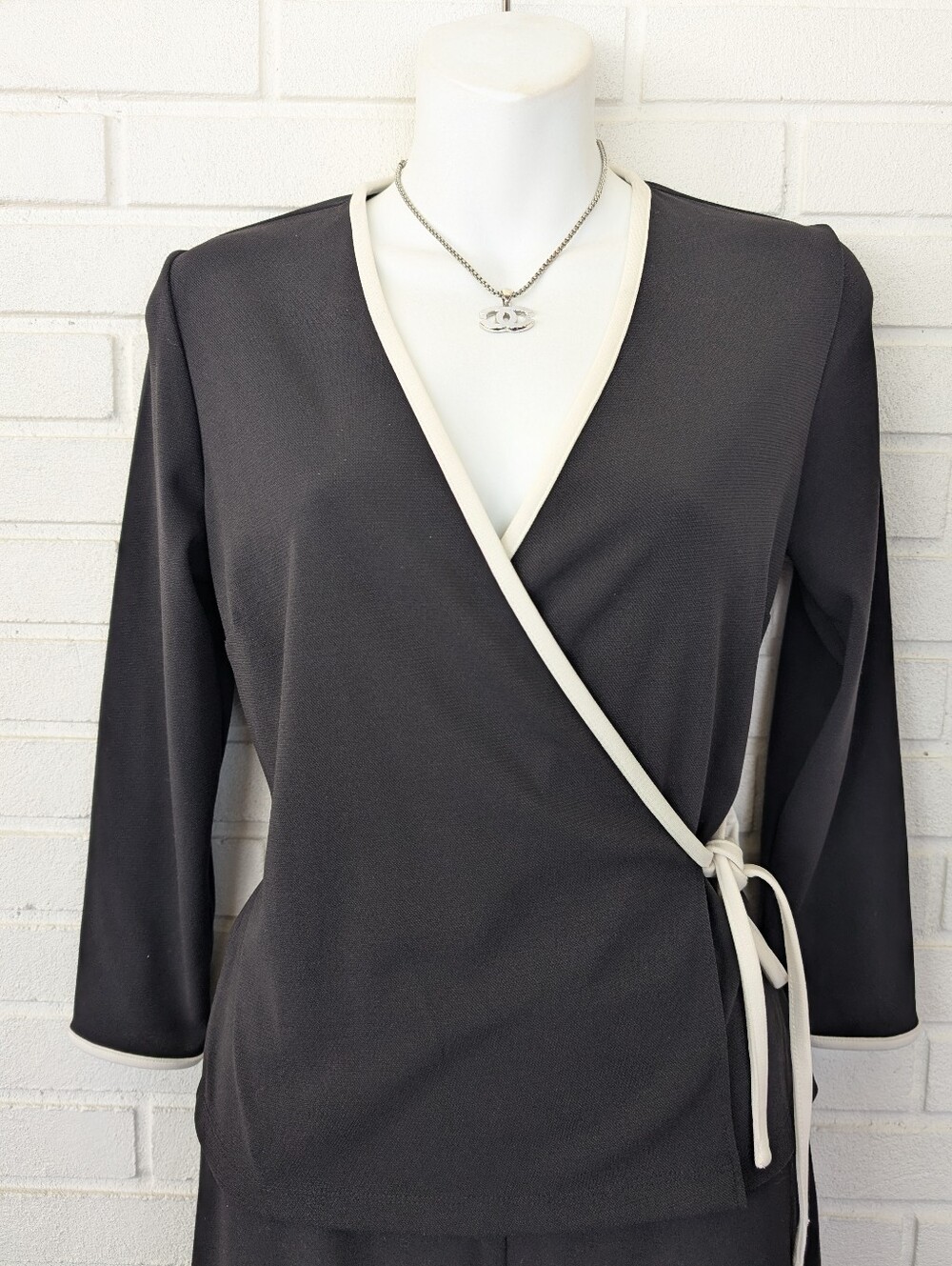 Chic Ann Taylor Loft Black Wrap-Front Long-Sleeve Top with Cream Trim